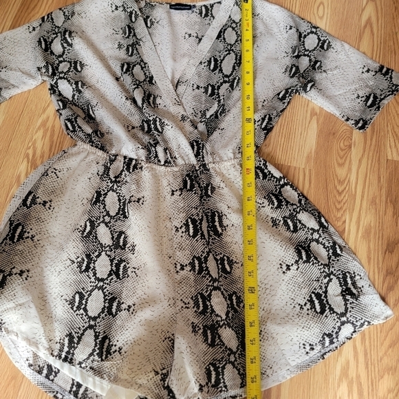 Pretty Little Thing Snakeskin Print Romper 6 - Picture 7 of 11